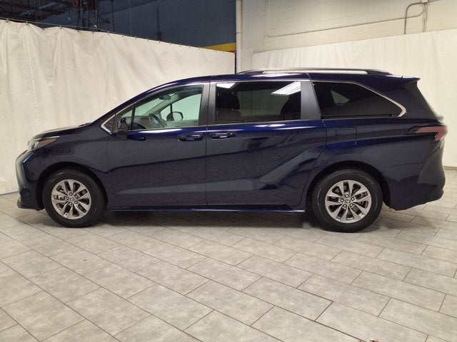 2024 Toyota Sienna LE