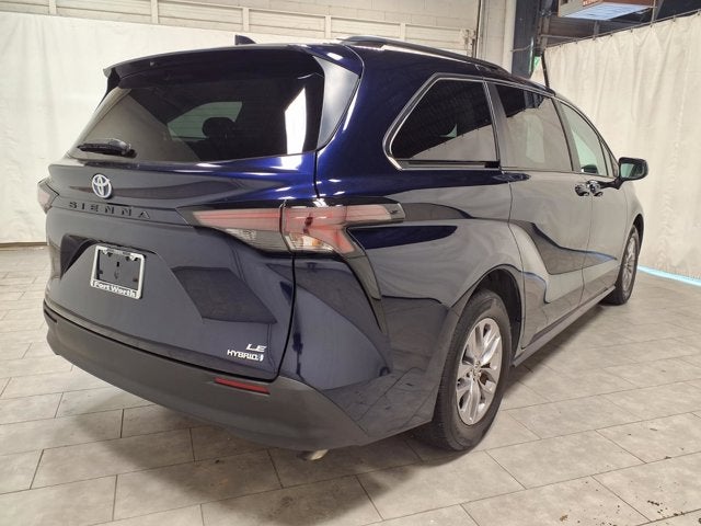 2024 Toyota Sienna LE