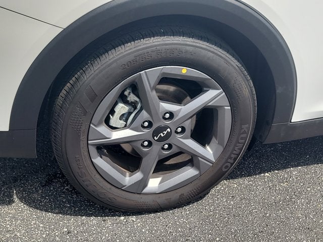 2025 Kia K4 LXS - Photo 9
