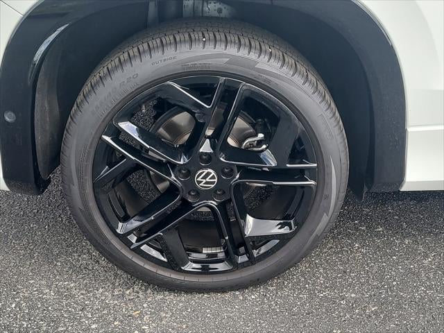 2025 Volkswagen Tiguan SE R-Line Black
