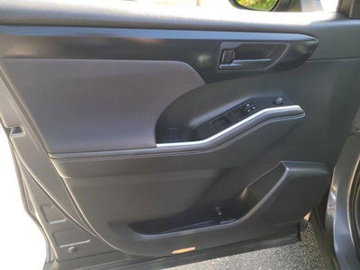 2025 Toyota HIGHLANDER LE