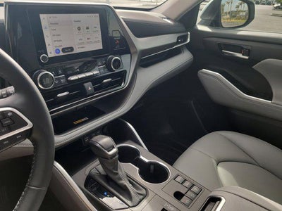 2024 Toyota HIGHLANDER XLE