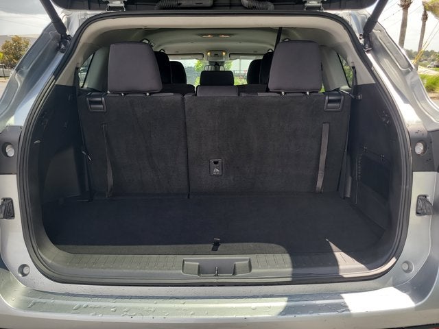 2025 Toyota Highlander LE - Photo 11