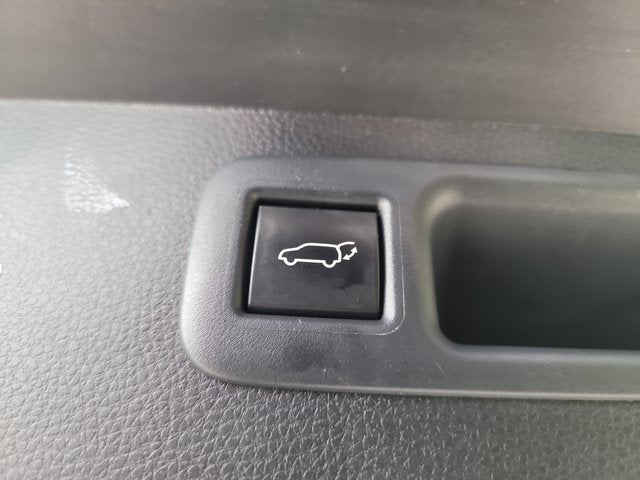 2025 Toyota Highlander LE - Photo 12