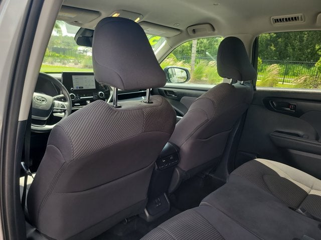 2025 Toyota Highlander LE - Photo 14