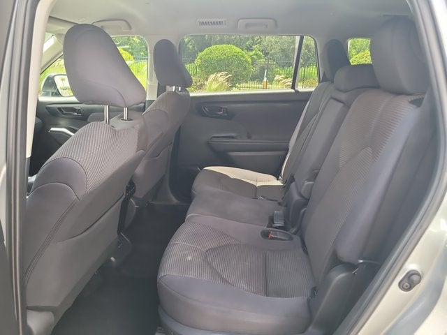 2025 Toyota Highlander LE - Photo 15