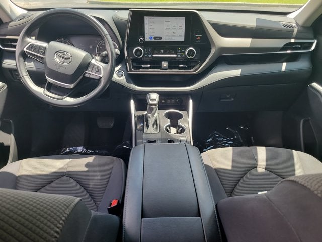 2025 Toyota Highlander LE - Photo 16
