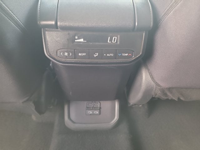 2025 Toyota Highlander LE - Photo 17