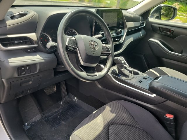 2025 Toyota Highlander LE - Photo 20