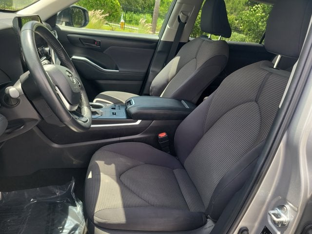 2025 Toyota Highlander LE - Photo 21