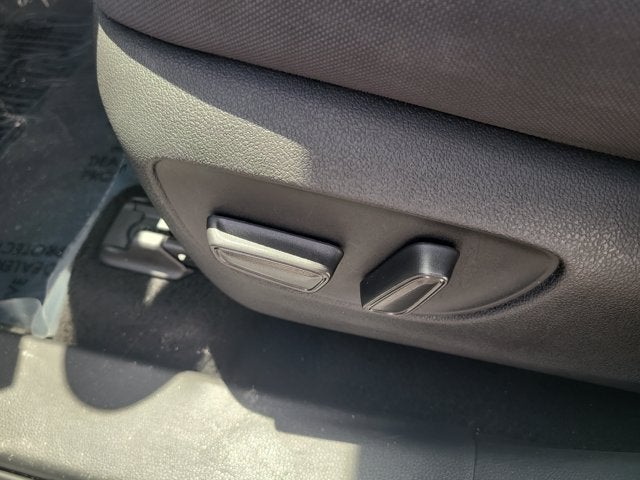 2025 Toyota Highlander LE - Photo 22