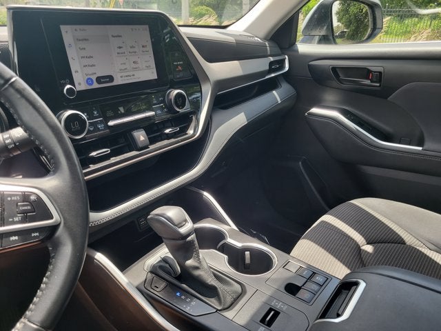 2025 Toyota Highlander LE - Photo 23