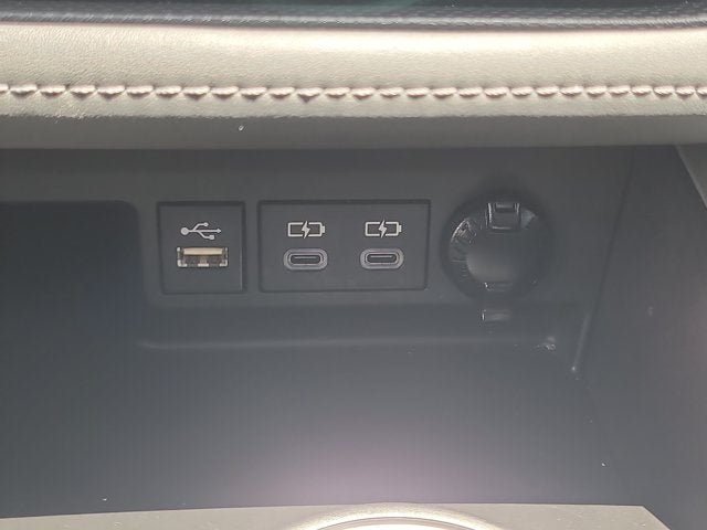 2025 Toyota Highlander LE - Photo 27