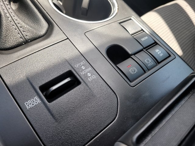 2025 Toyota Highlander LE - Photo 29
