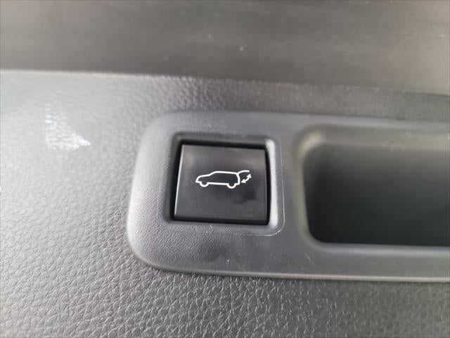 2025 Toyota Highlander LE - Photo 44