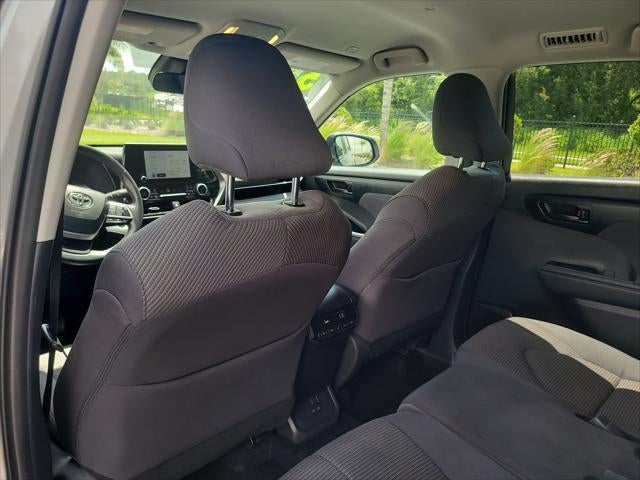 2025 Toyota Highlander LE - Photo 46
