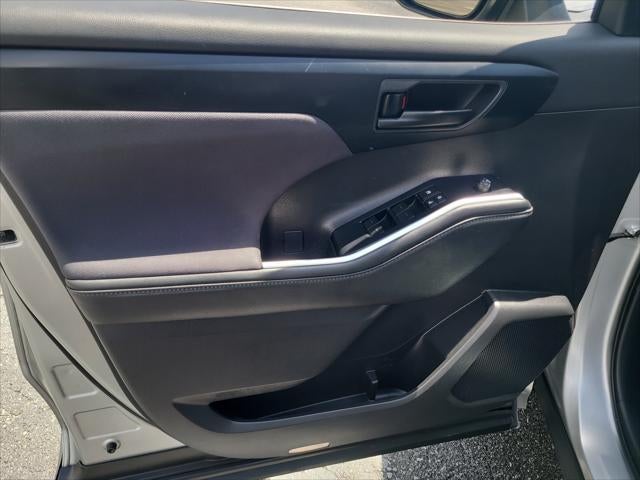 2025 Toyota Highlander LE - Photo 50