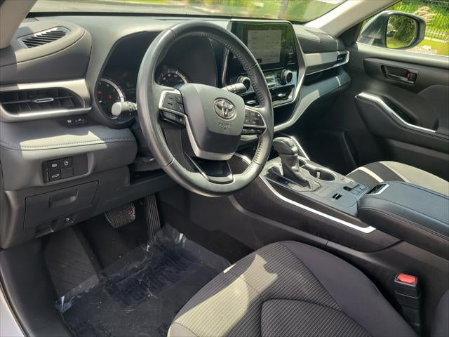 2025 Toyota Highlander LE - Photo 52