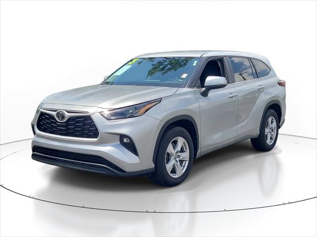 2025 Toyota Highlander LE - Photo 36