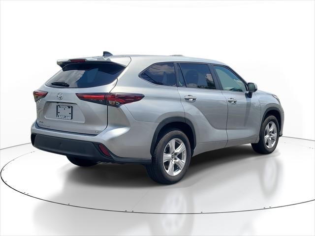 2025 Toyota Highlander LE - Photo 39