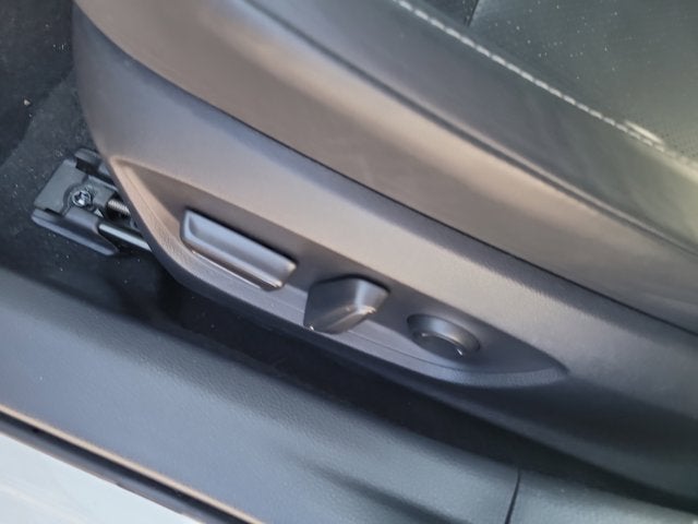 2025 Toyota PRIUS XLE