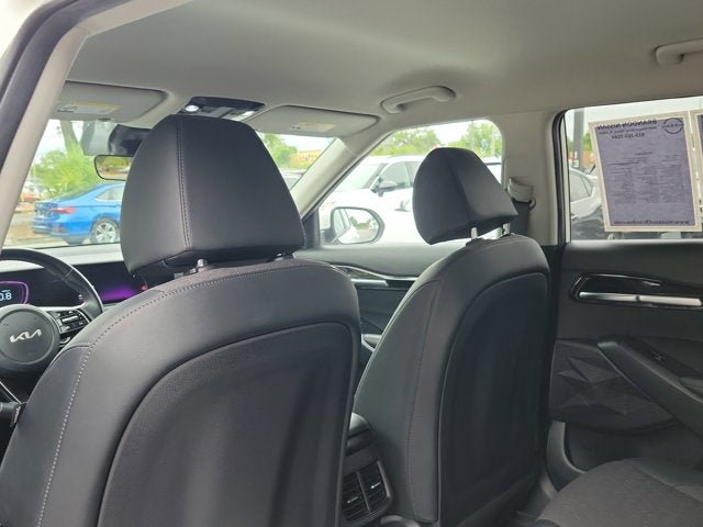 2025 Kia Seltos S - Photo 13