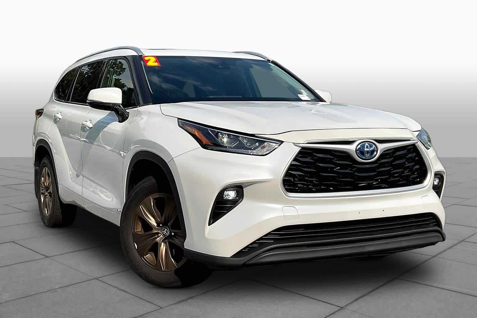 2022 Toyota Highlander Hybrid Bronze Edition