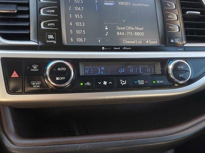 2016 Toyota Highlander Base