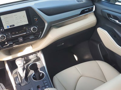 2024 Toyota Highlander LE