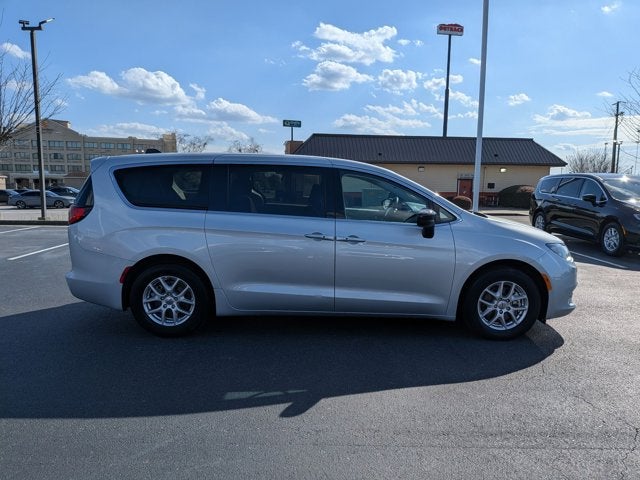 2024 Chrysler Voyager LX