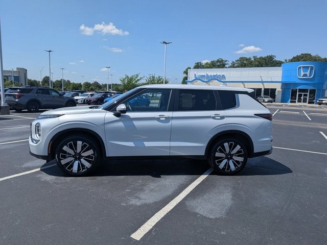 2025 Mitsubishi Outlander SE