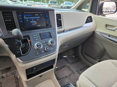2015 Toyota Sienna LE AAS