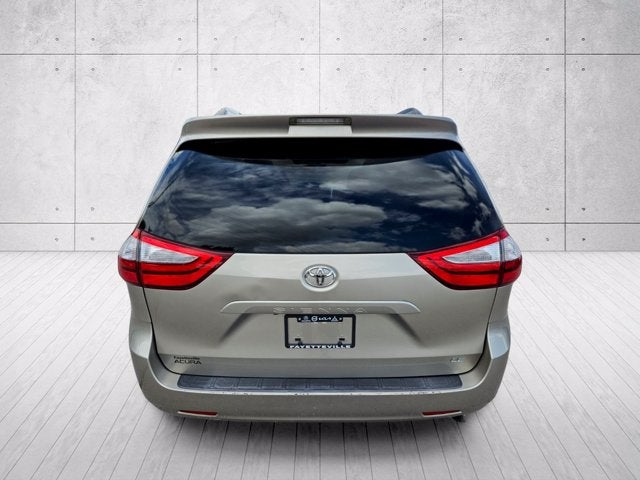 2015 Toyota Sienna LE AAS