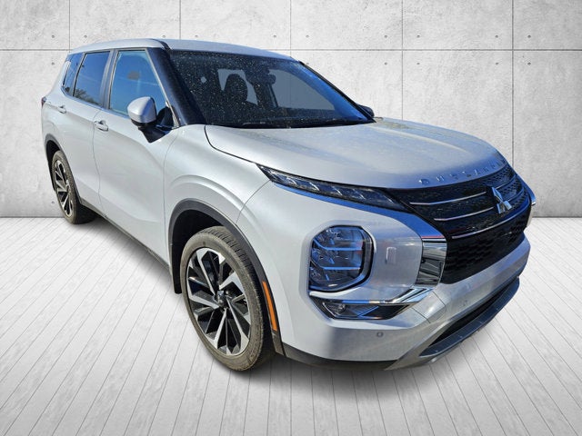 2023 Mitsubishi Outlander SE