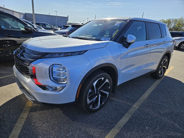 2023 Mitsubishi Outlander SE