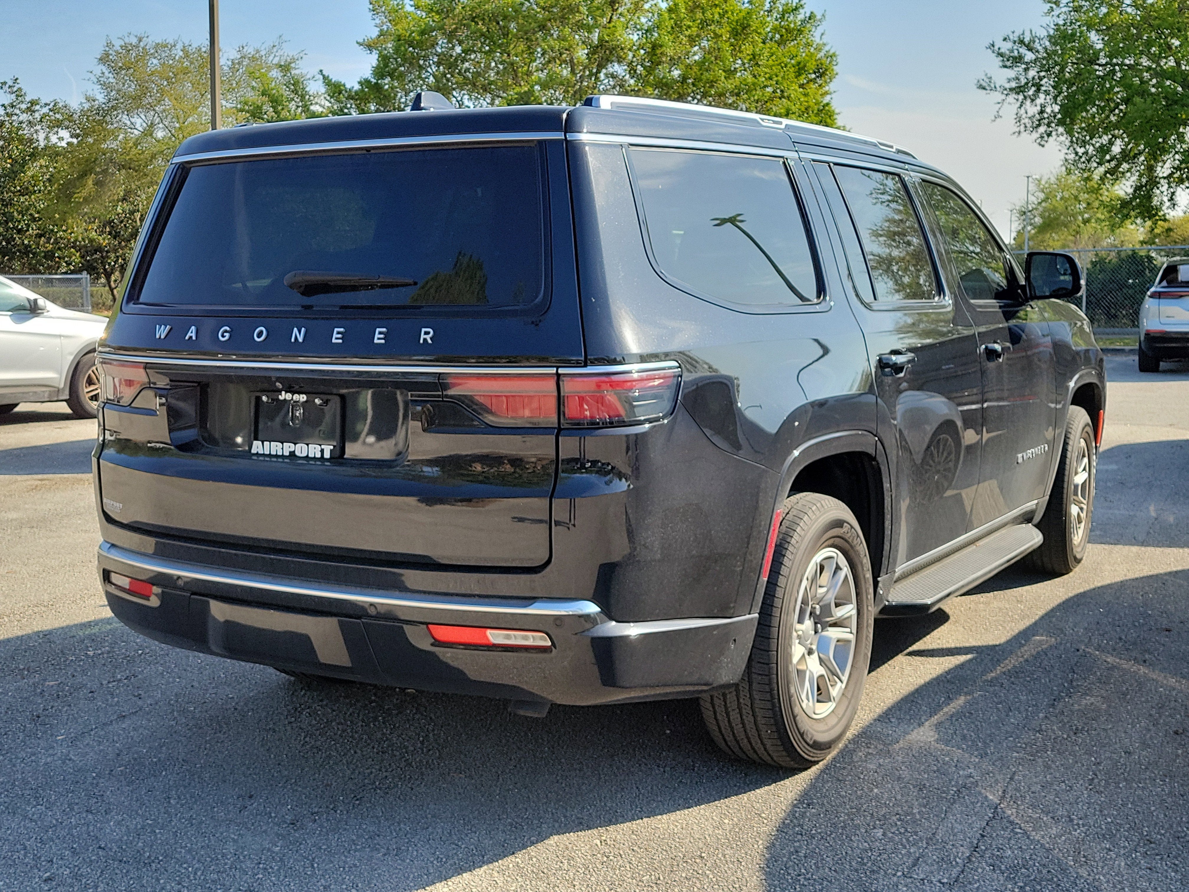 2024 Jeep Wagoneer 4x2