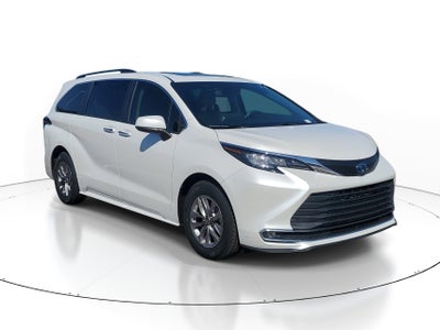 2023 Toyota Sienna XLE