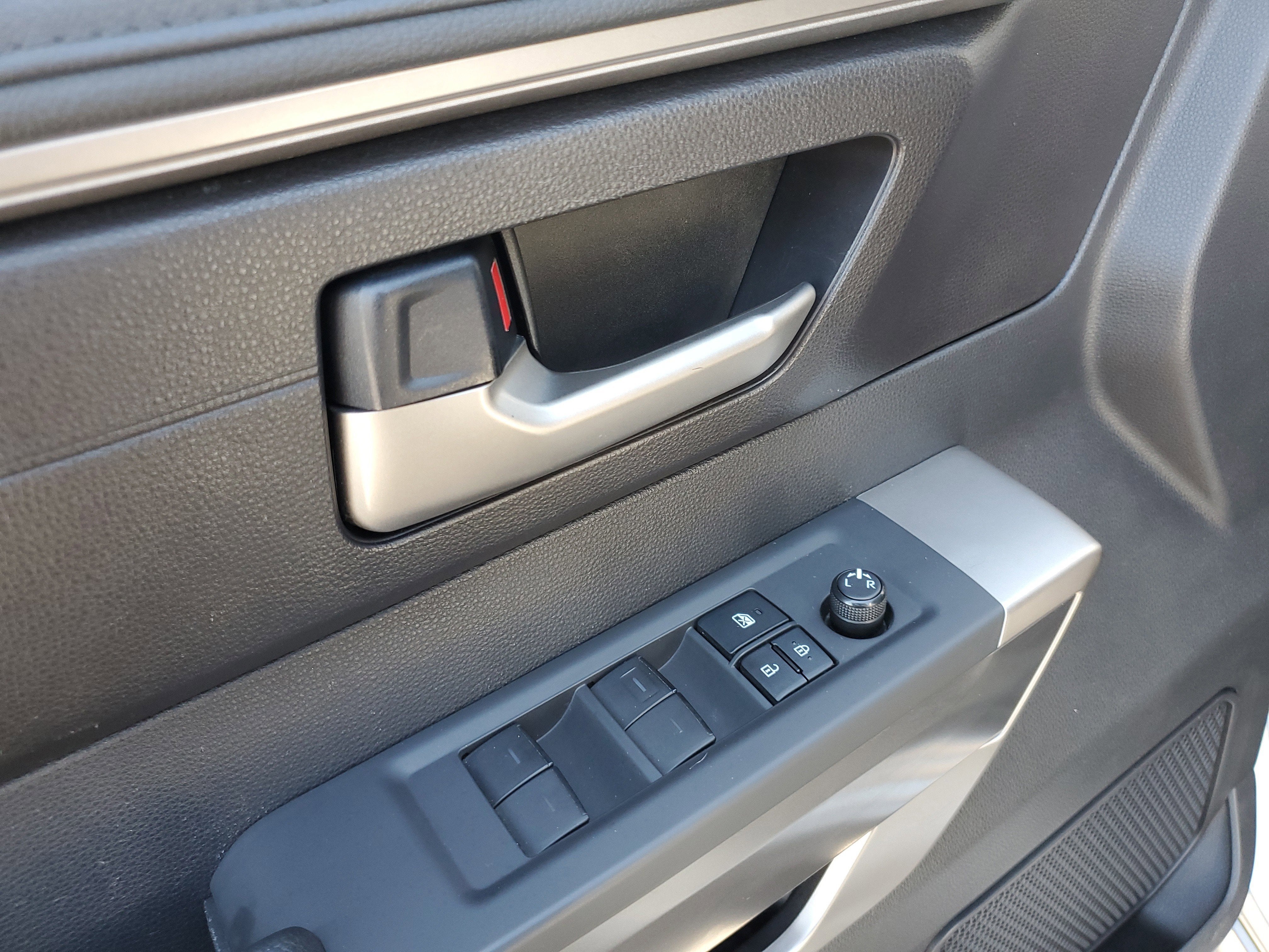 2022 Toyota Tundra 2WD SR5