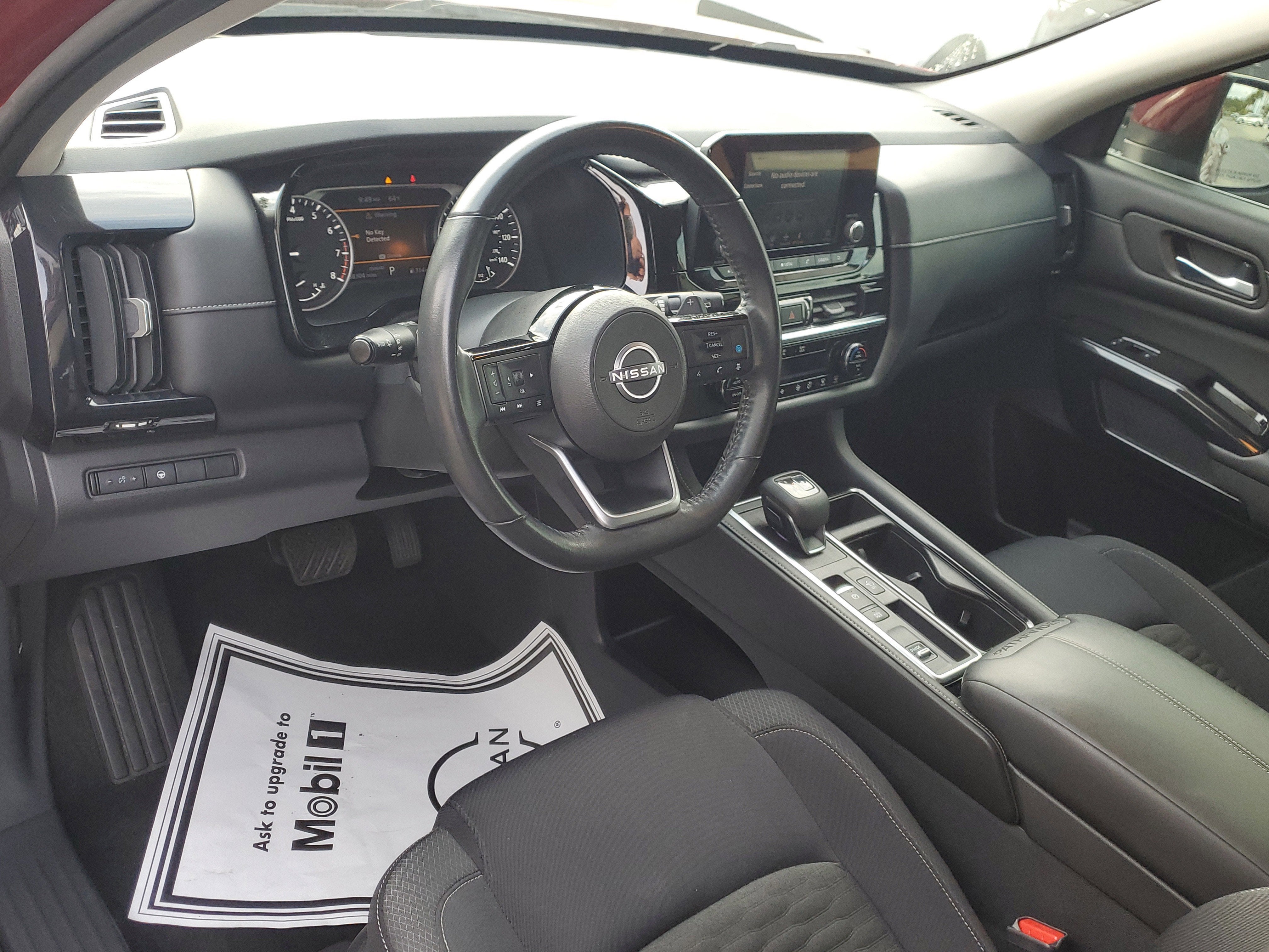 2022 Nissan Pathfinder SV