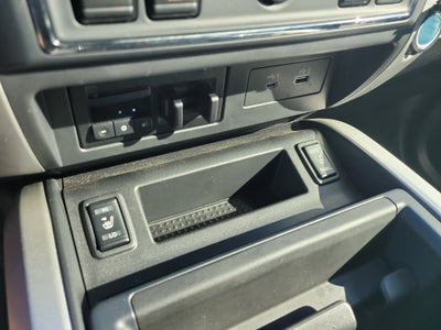 2023 Nissan Titan SV
