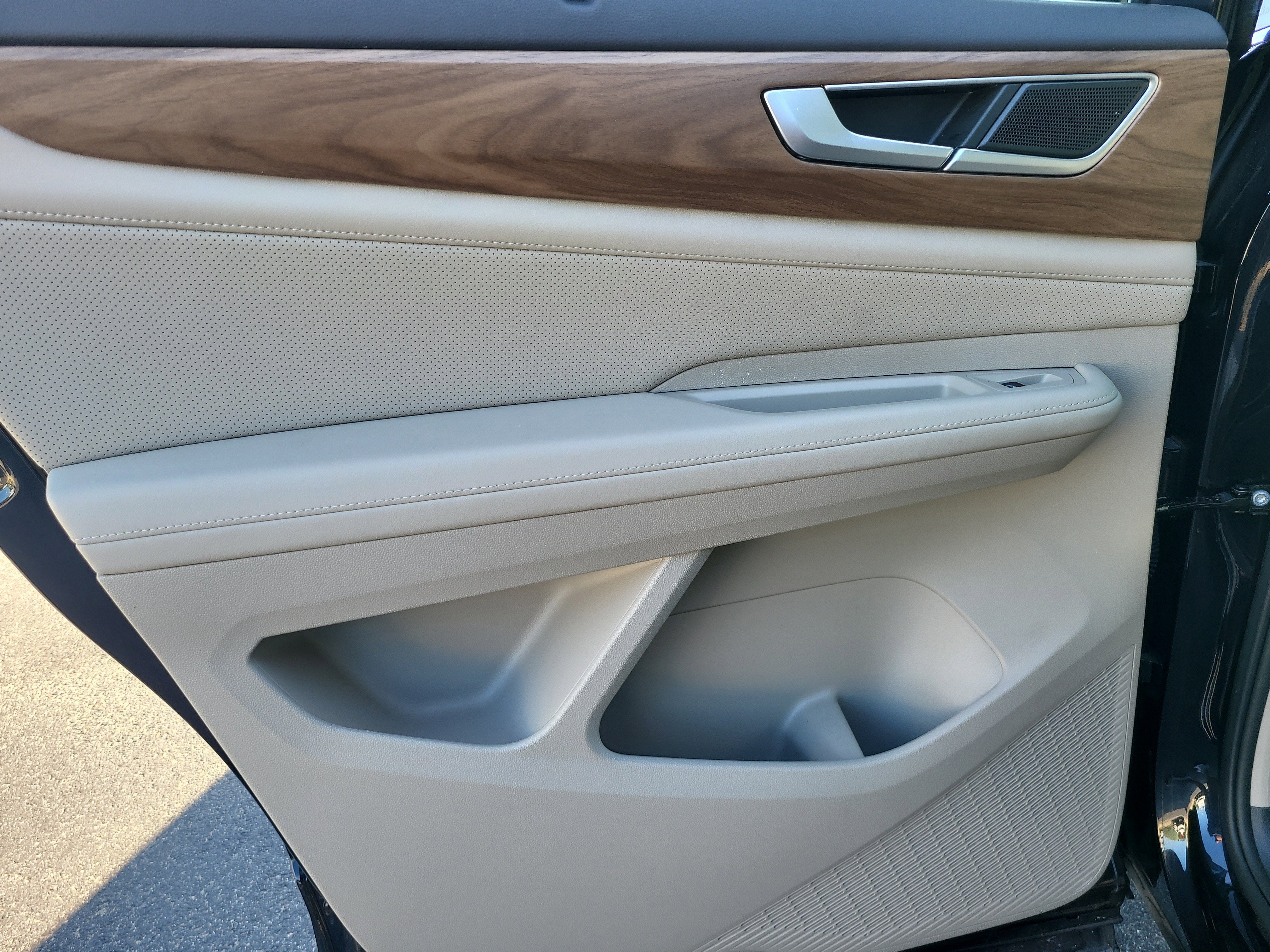 2024 Volkswagen Atlas 2.0T SE with Technology