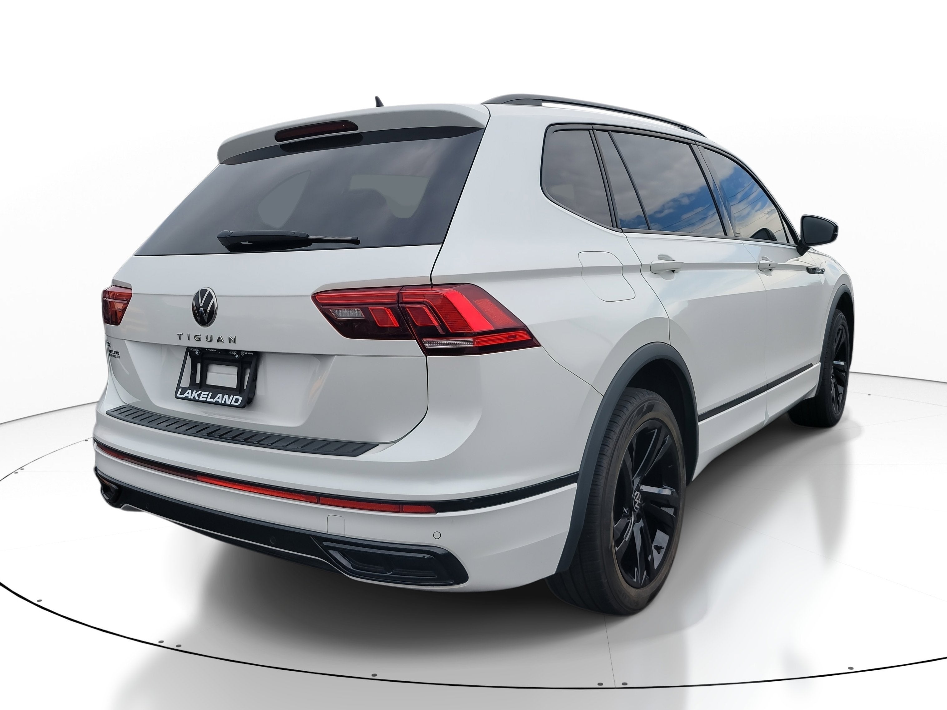 2023 Volkswagen Tiguan SE R-Line Black