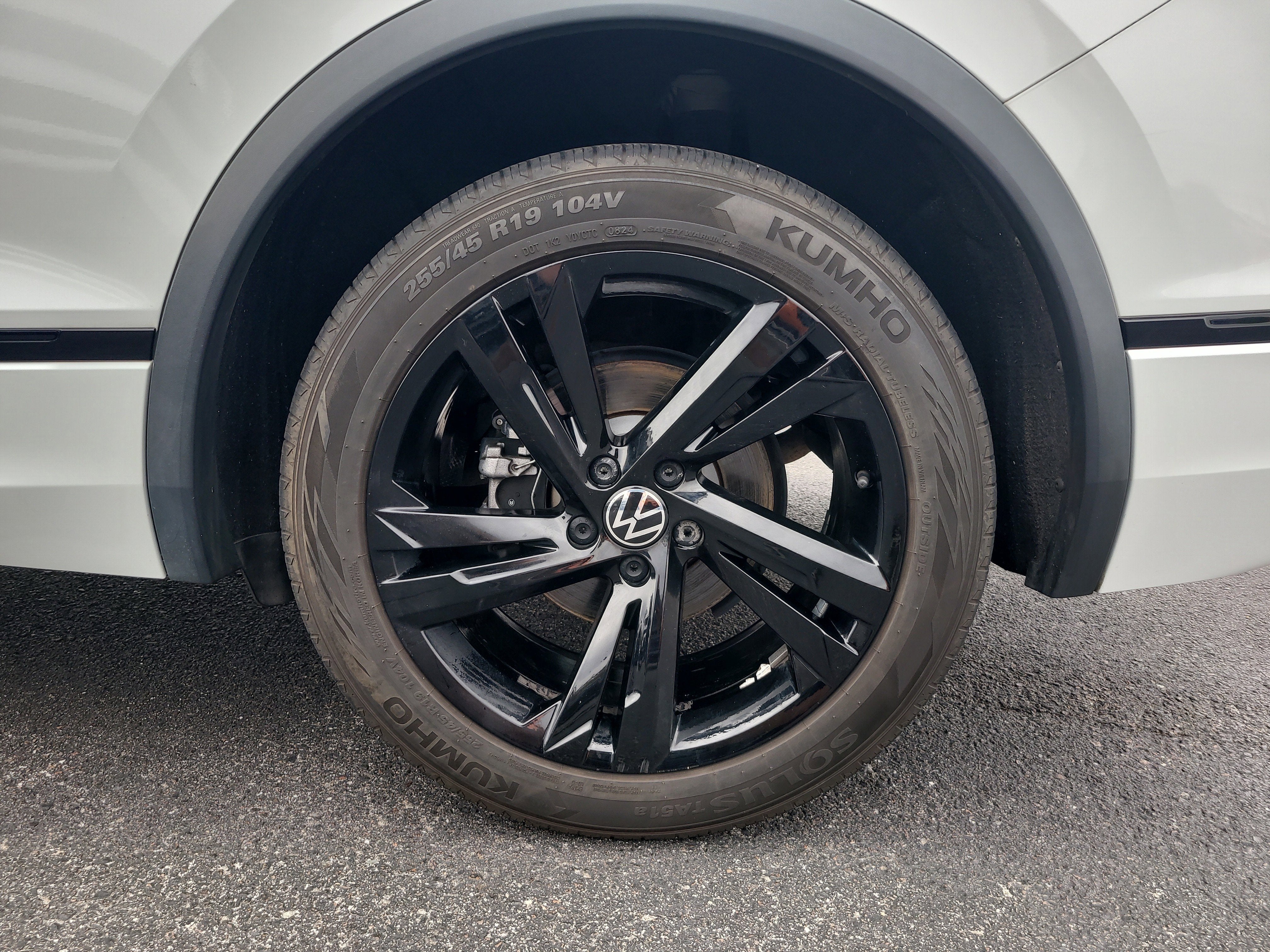 2023 Volkswagen Tiguan SE R-Line Black