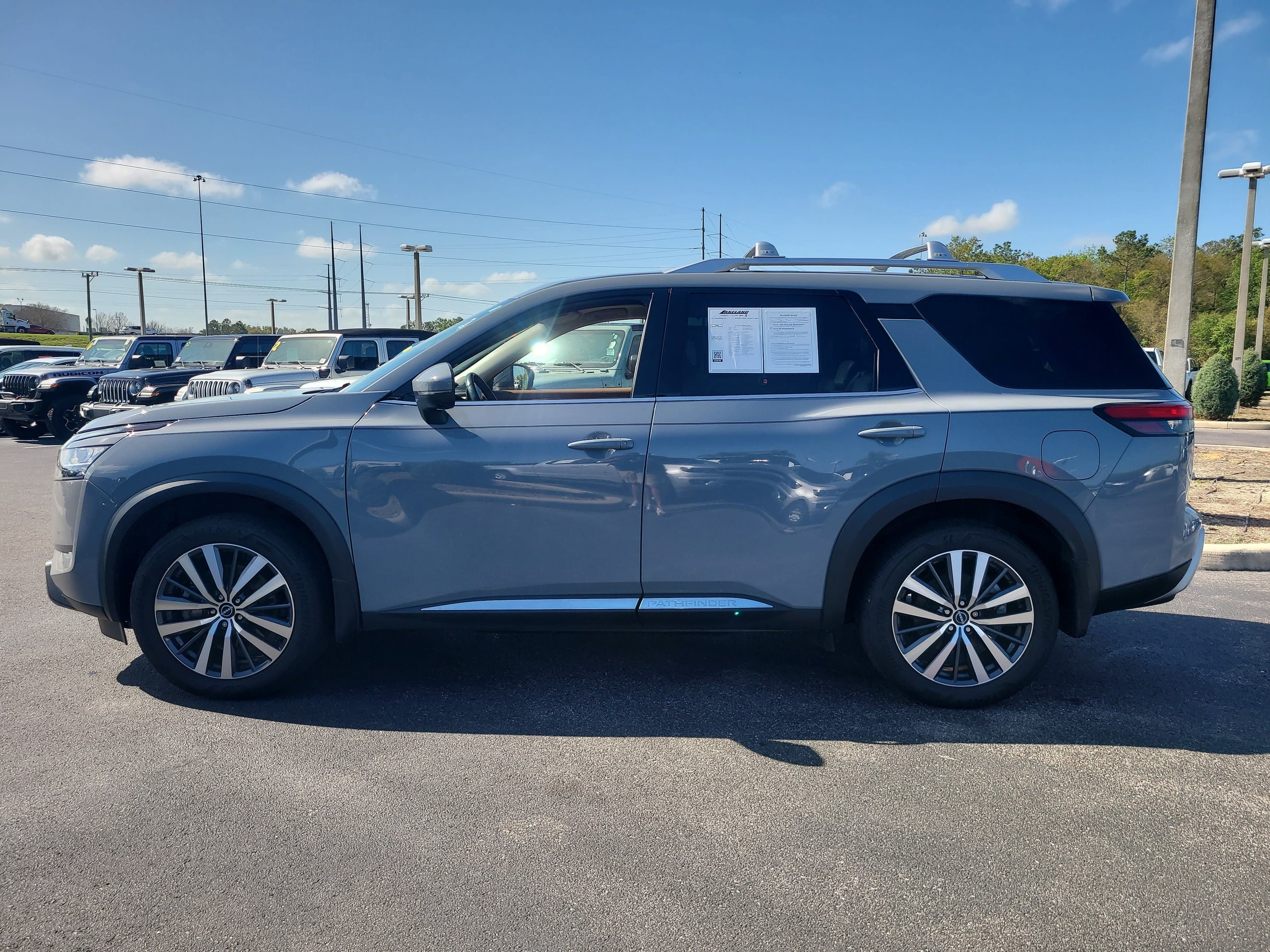 2022 Nissan Pathfinder Platinum