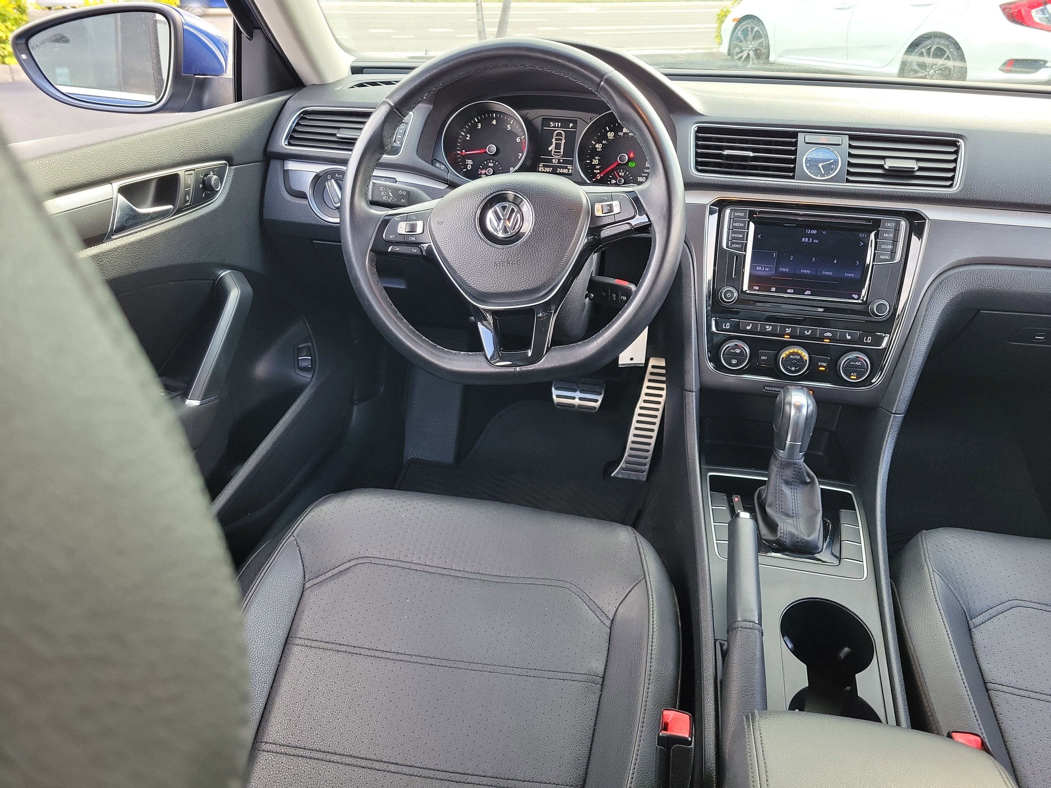 2017 Volkswagen Passat R-Line w/Comfort Pkg