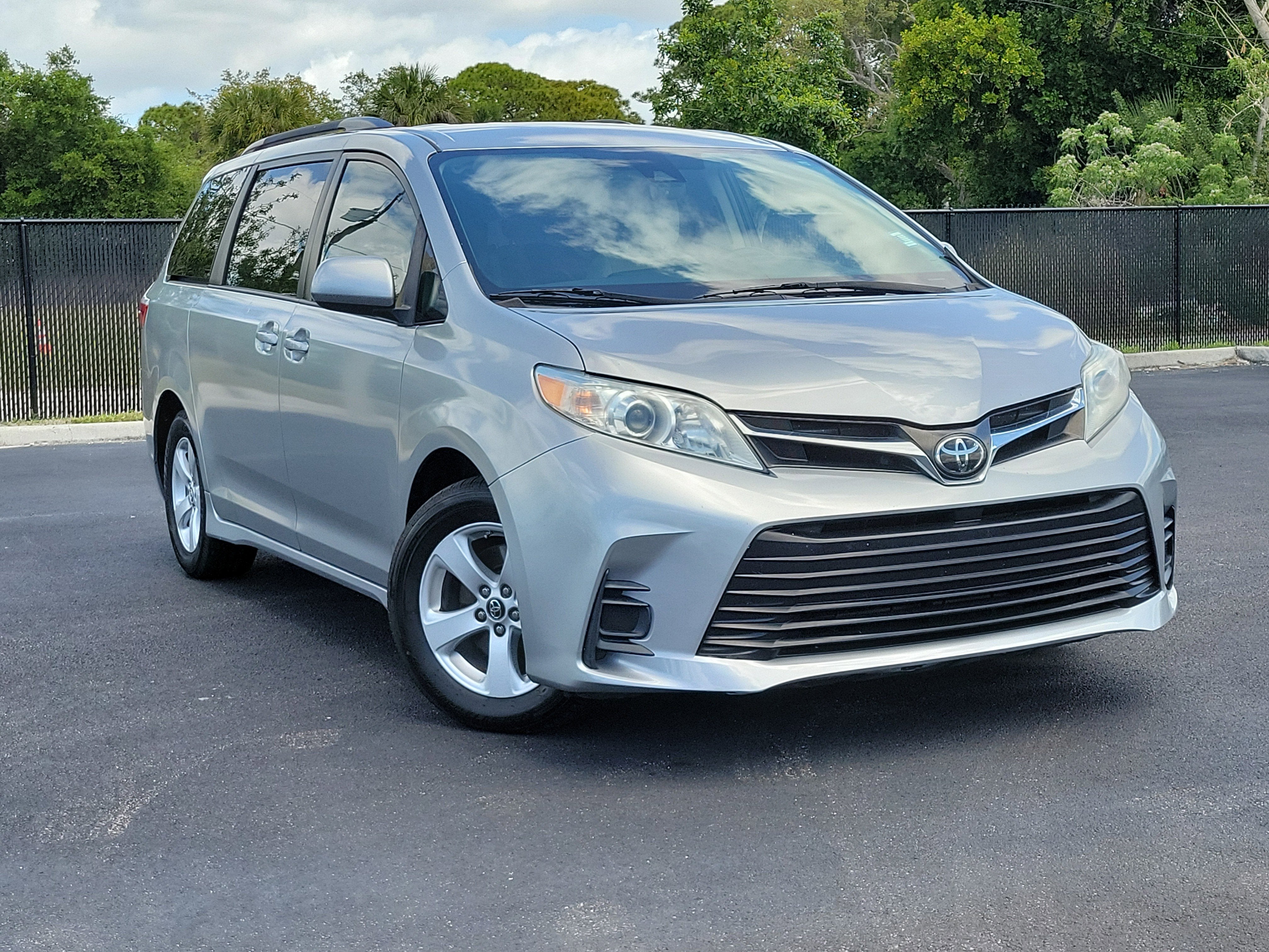 2018 Toyota Sienna LE