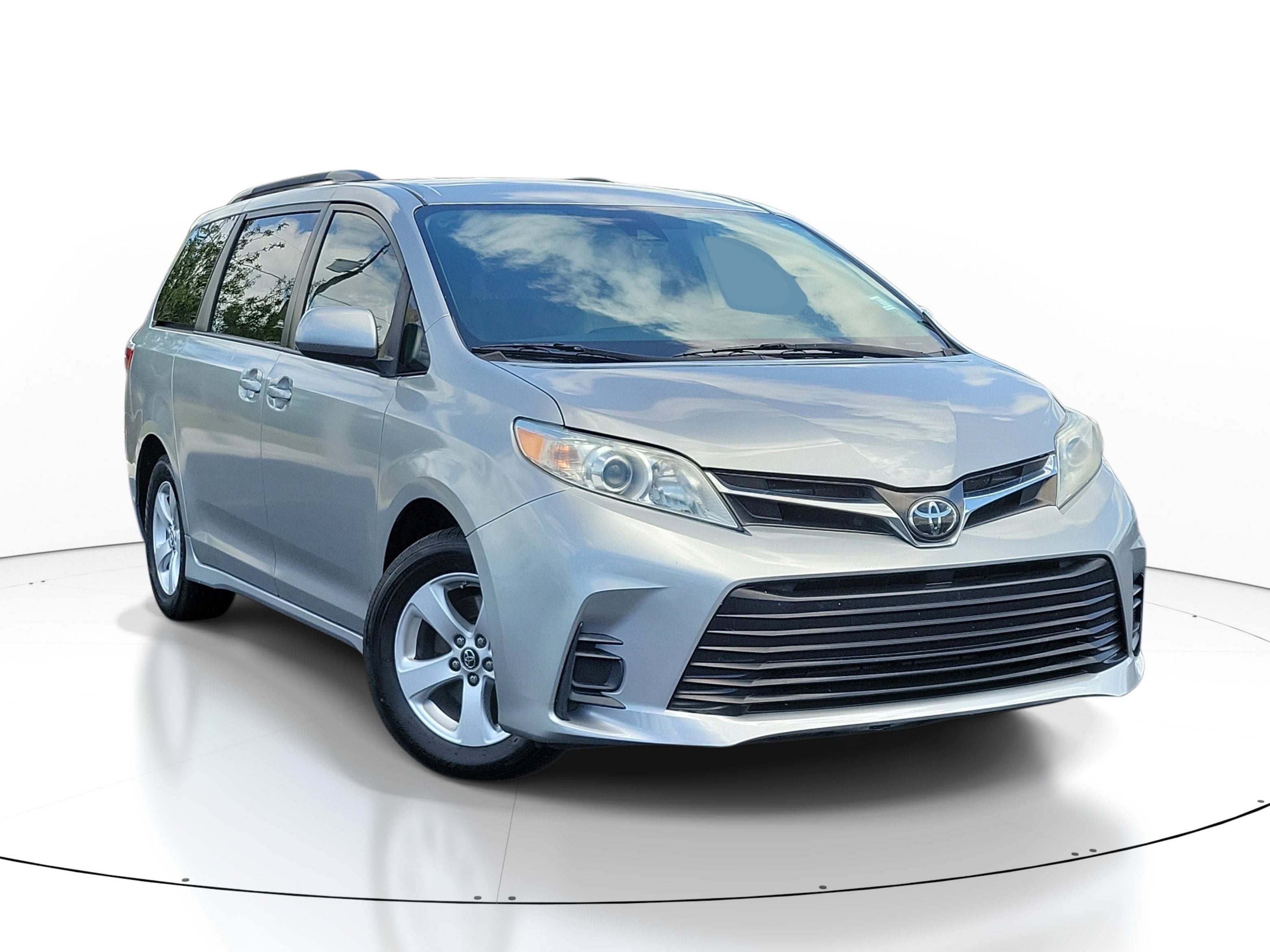 2018 Toyota Sienna LE