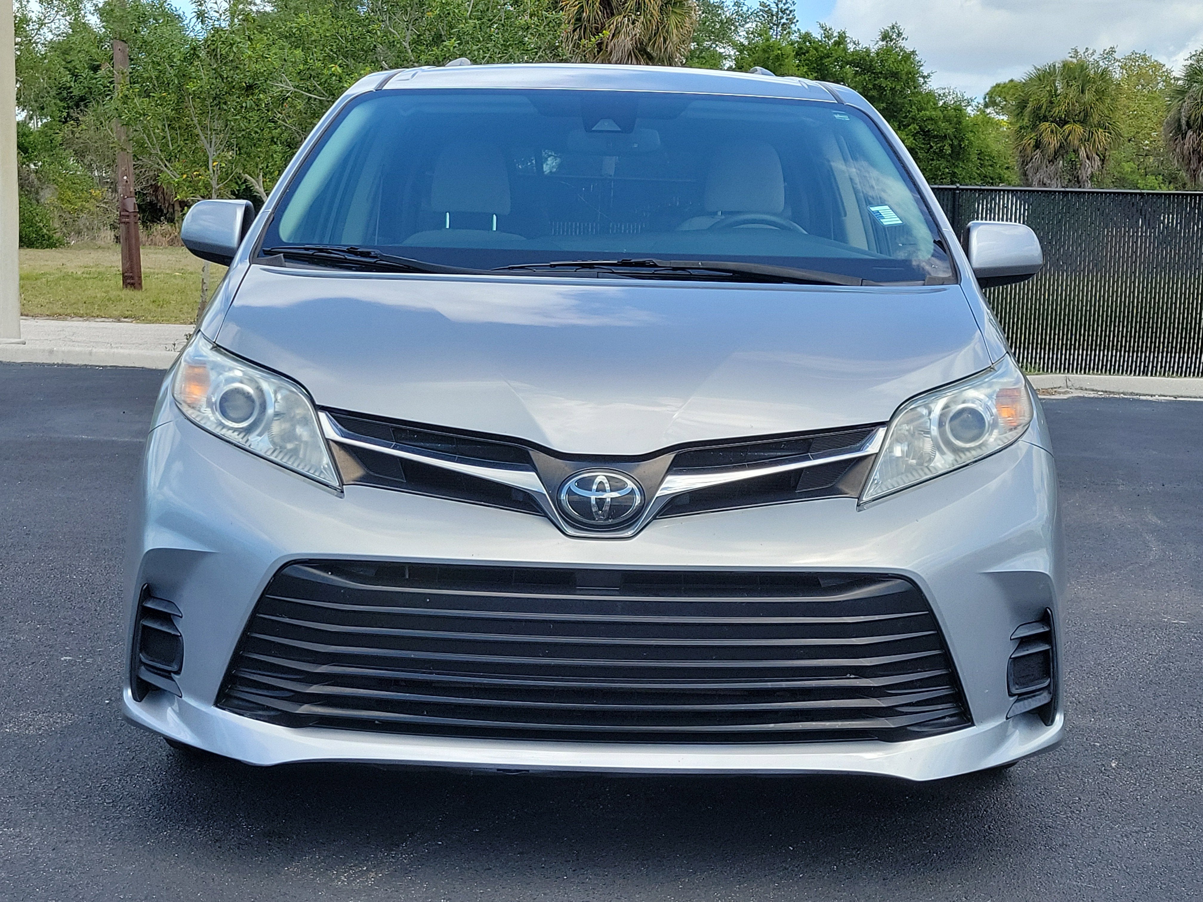 2018 Toyota Sienna LE