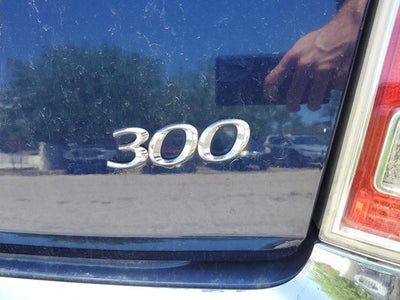2014 Chrysler 300 4dr Sdn RWD