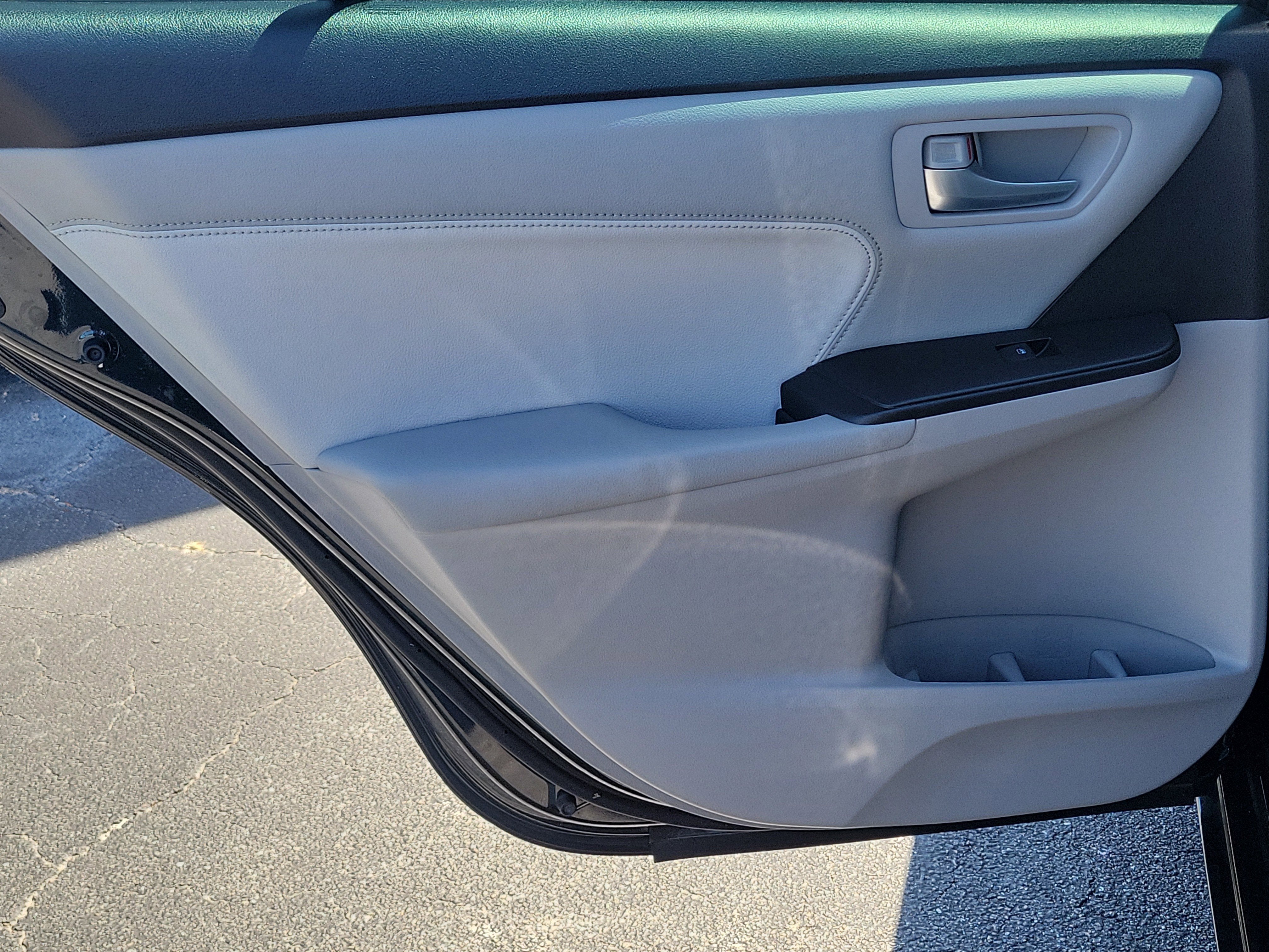 2017 Toyota Camry Hybrid LE